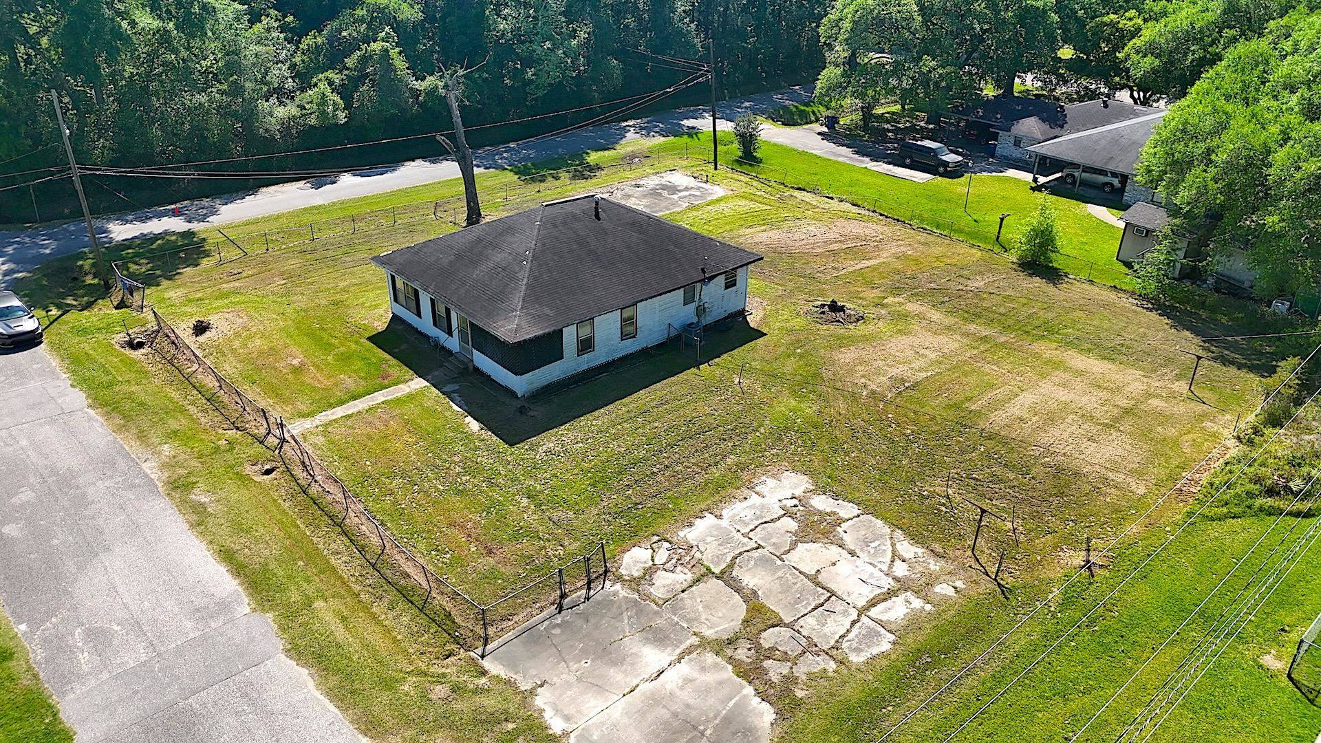 Silsbee, TX 77656,270 S 9th St