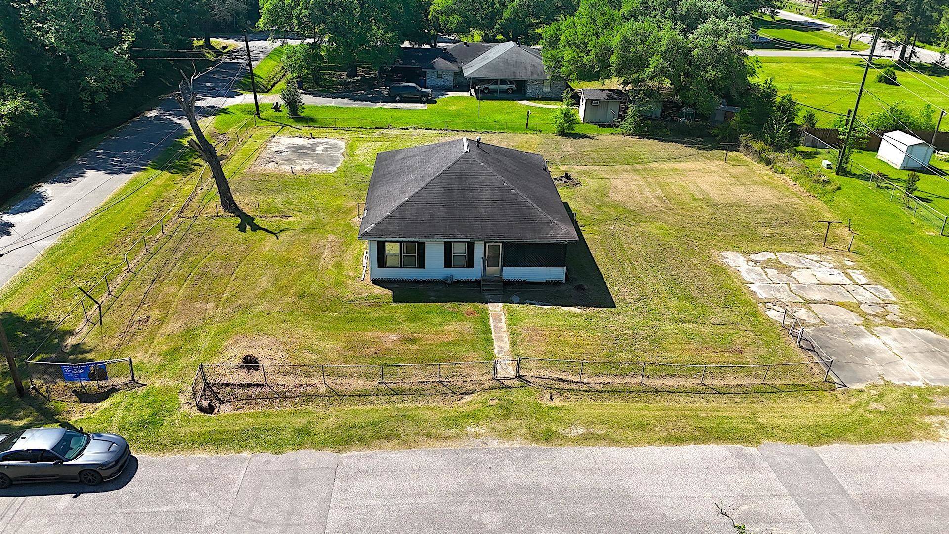 Silsbee, TX 77656,270 S 9th St
