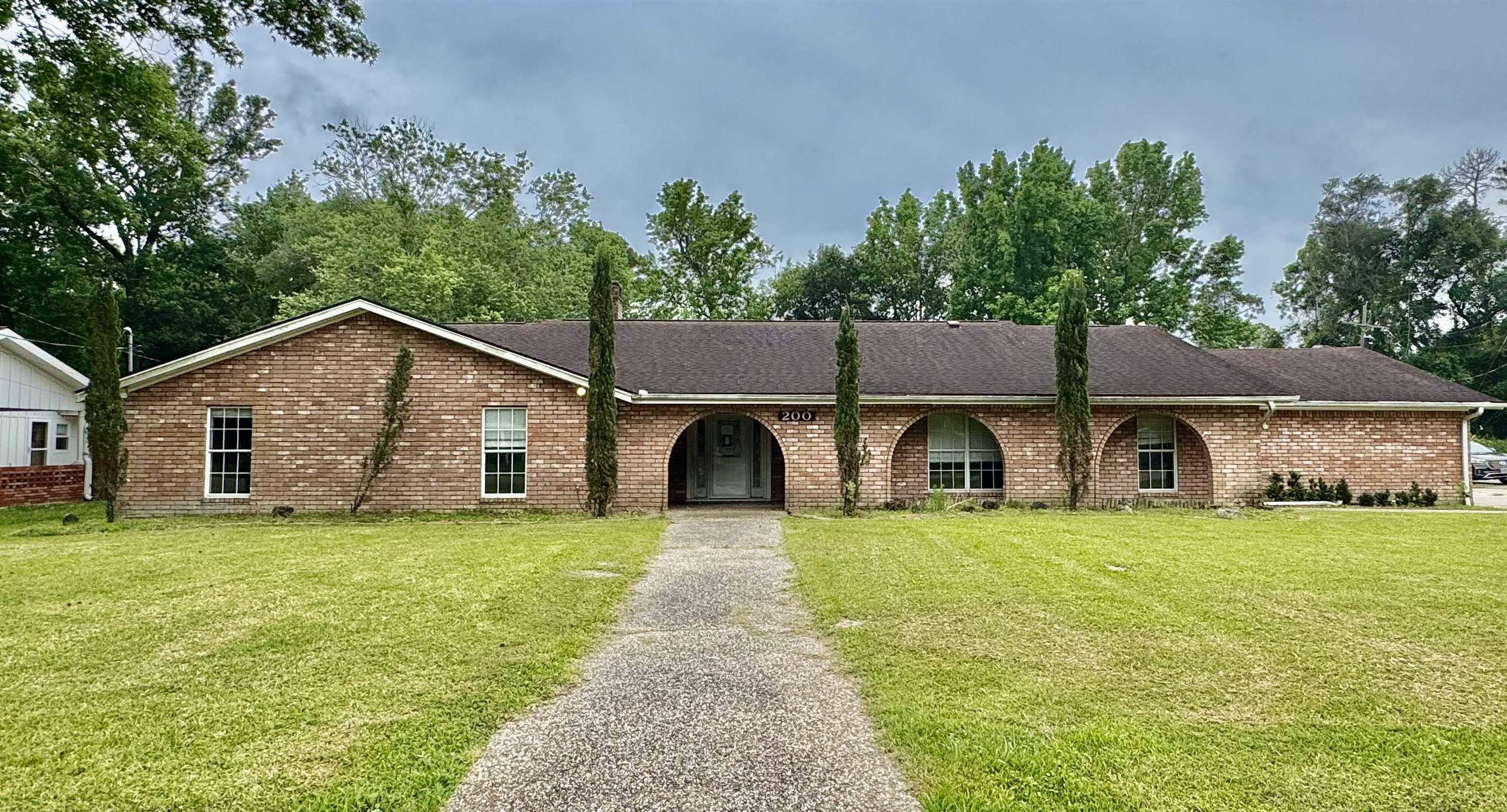 200 Greenwood Drive, Beaumont, TX 77705