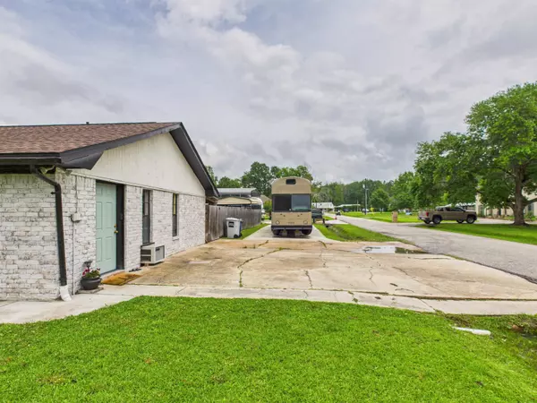 Buna, TX 77612,355 County Road 761