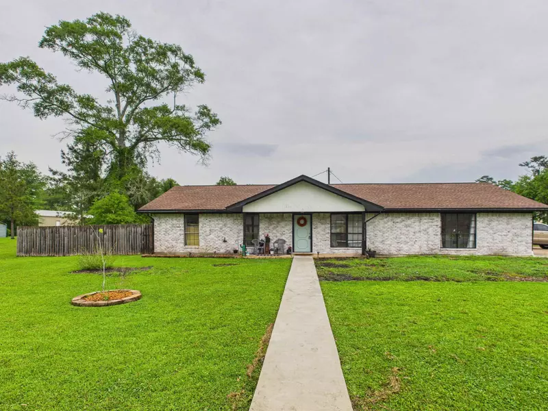 355 County Road 761, Buna, TX 77612