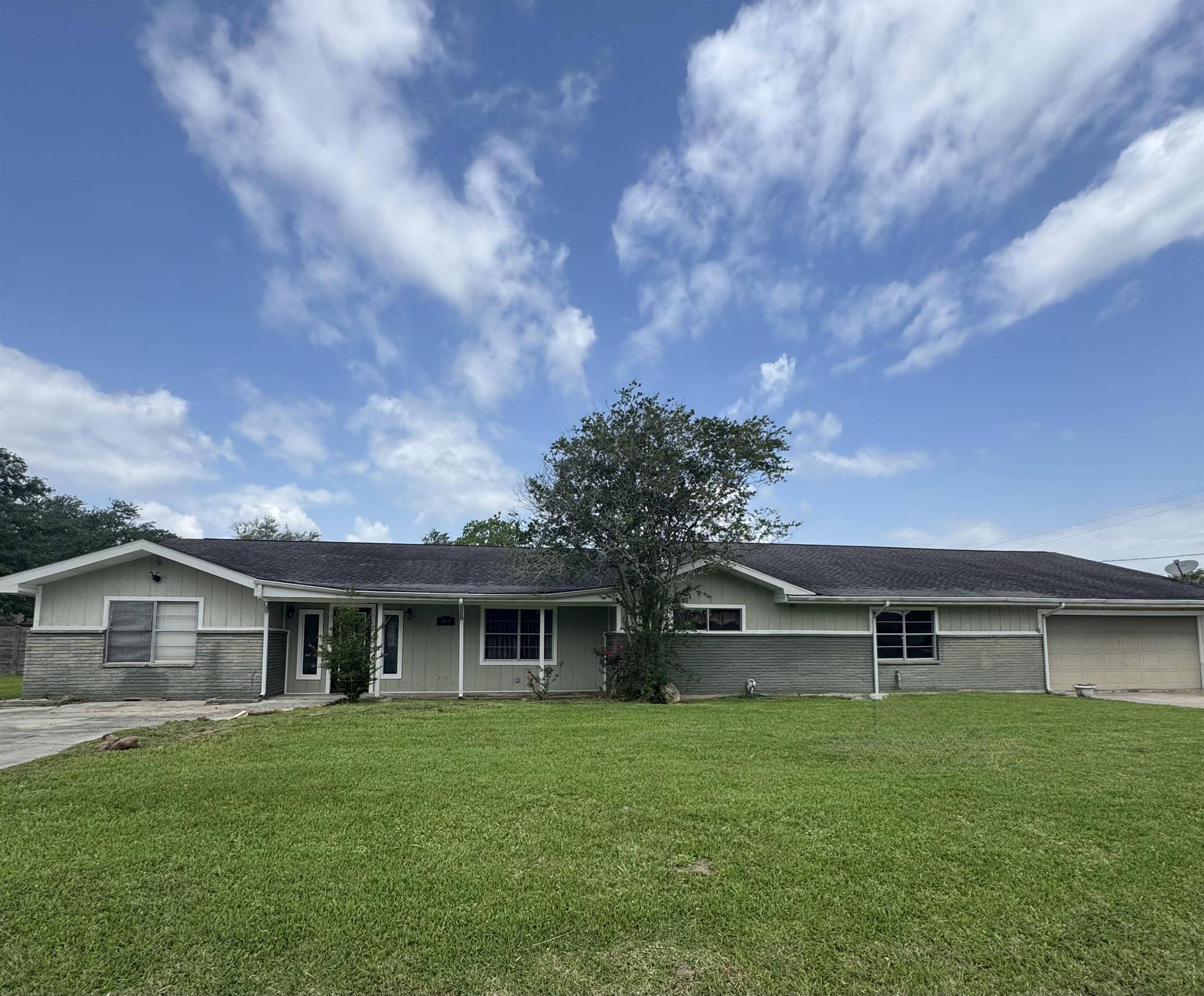 Bridge City, TX 77611,805 Dugas St
