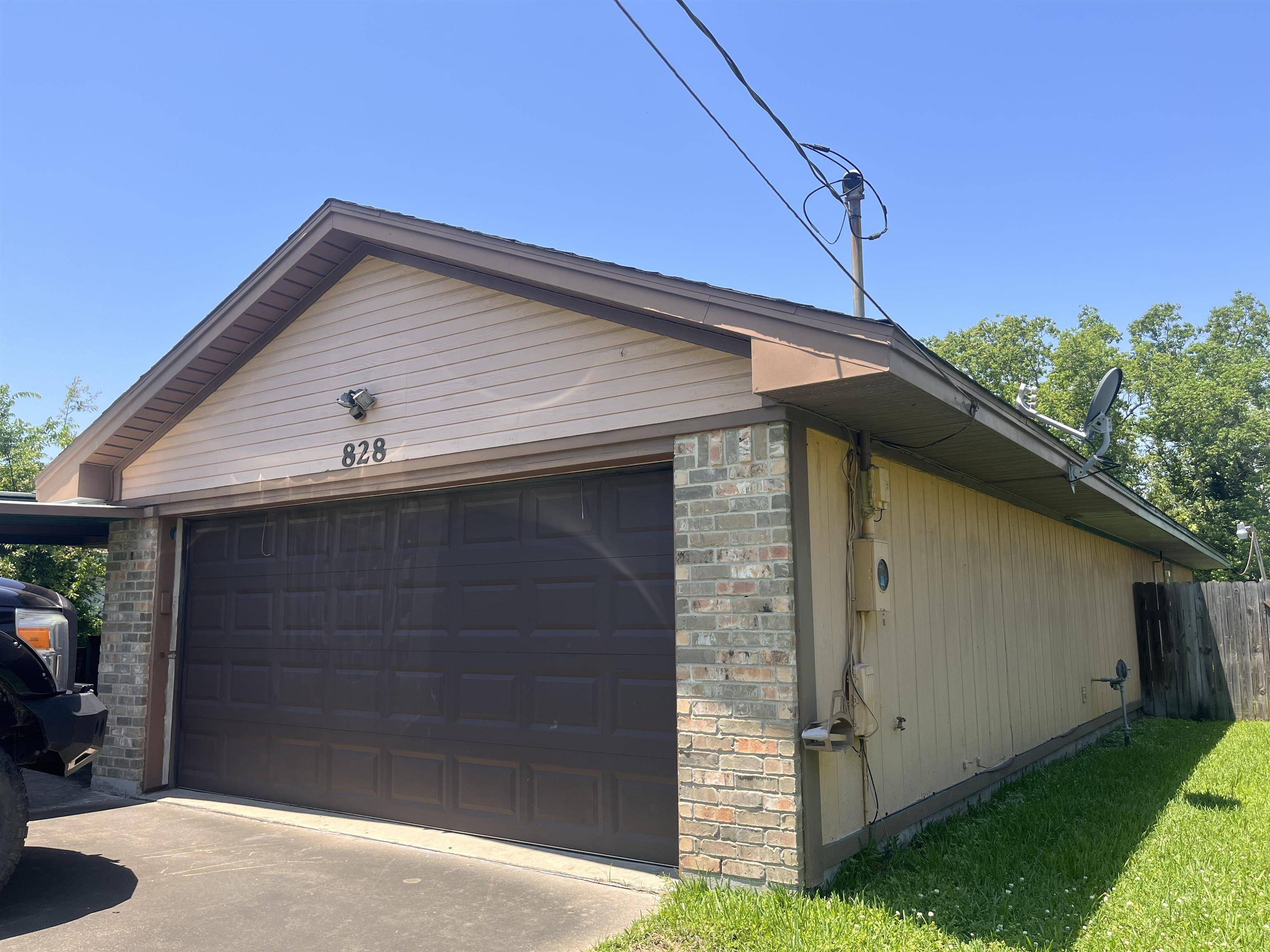 Nederland, TX 77627,828 Detroit Avenue