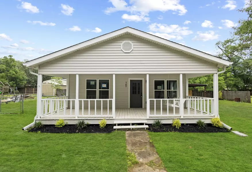 745 W Ave B, Silsbee, TX 77656