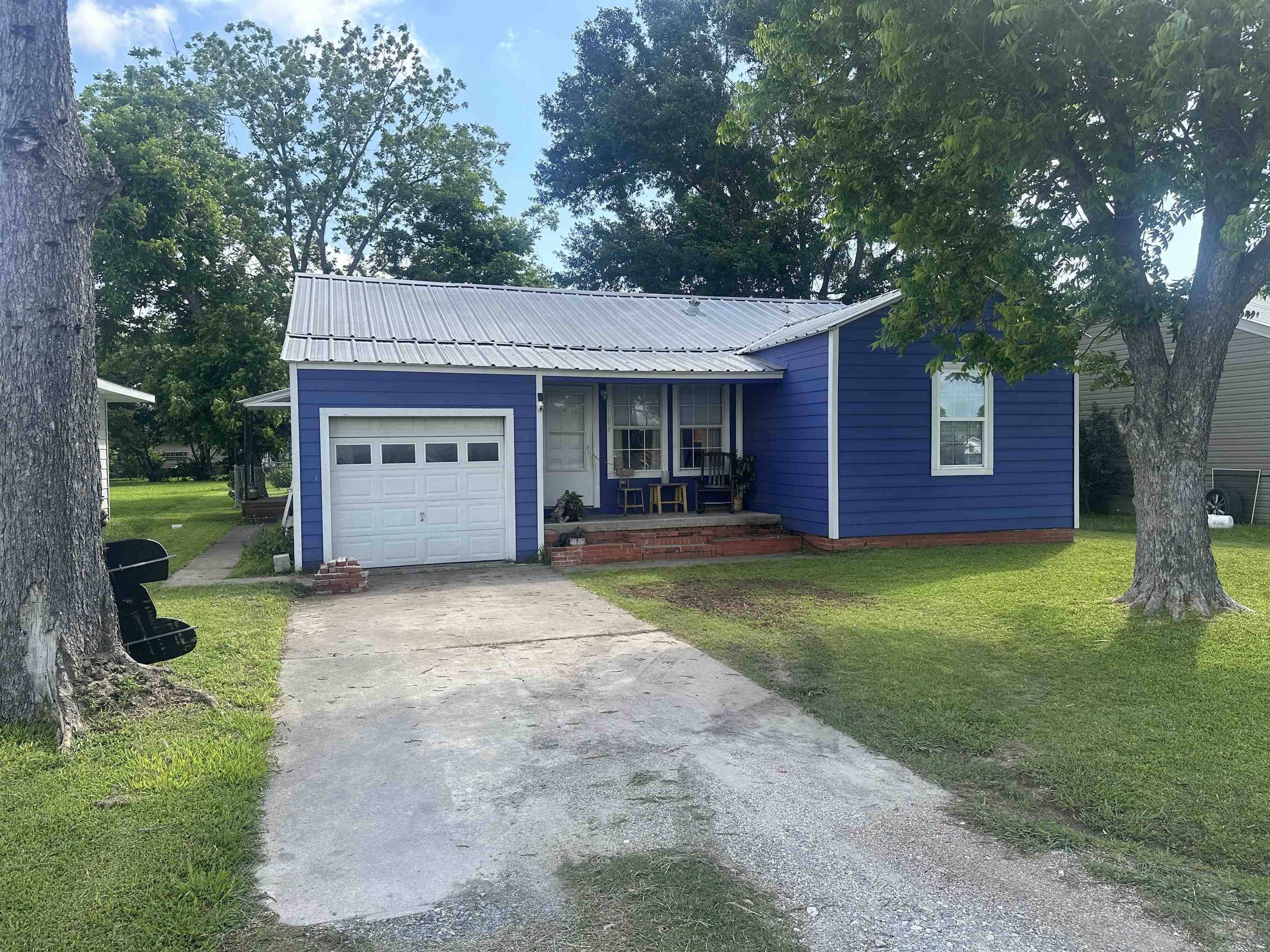 3104 Main, Groves, TX 77619