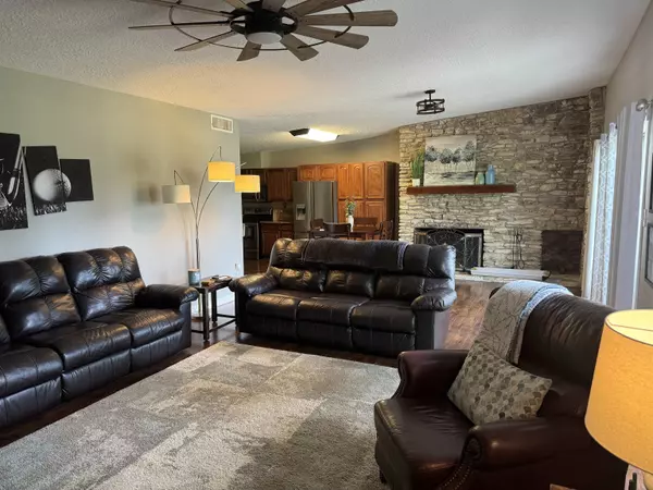 Brookeland, TX 75931,2550 Sam Rayburn PWY #B-6