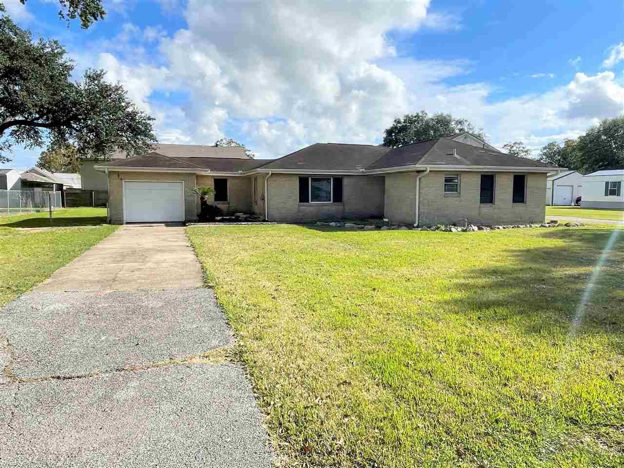 105 9th Avenue, Nederland, TX 77627