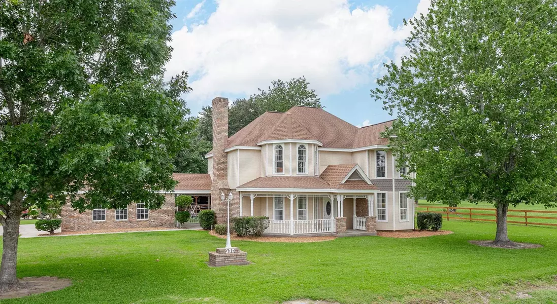 390 Henry, Bridge City, TX 77611-390