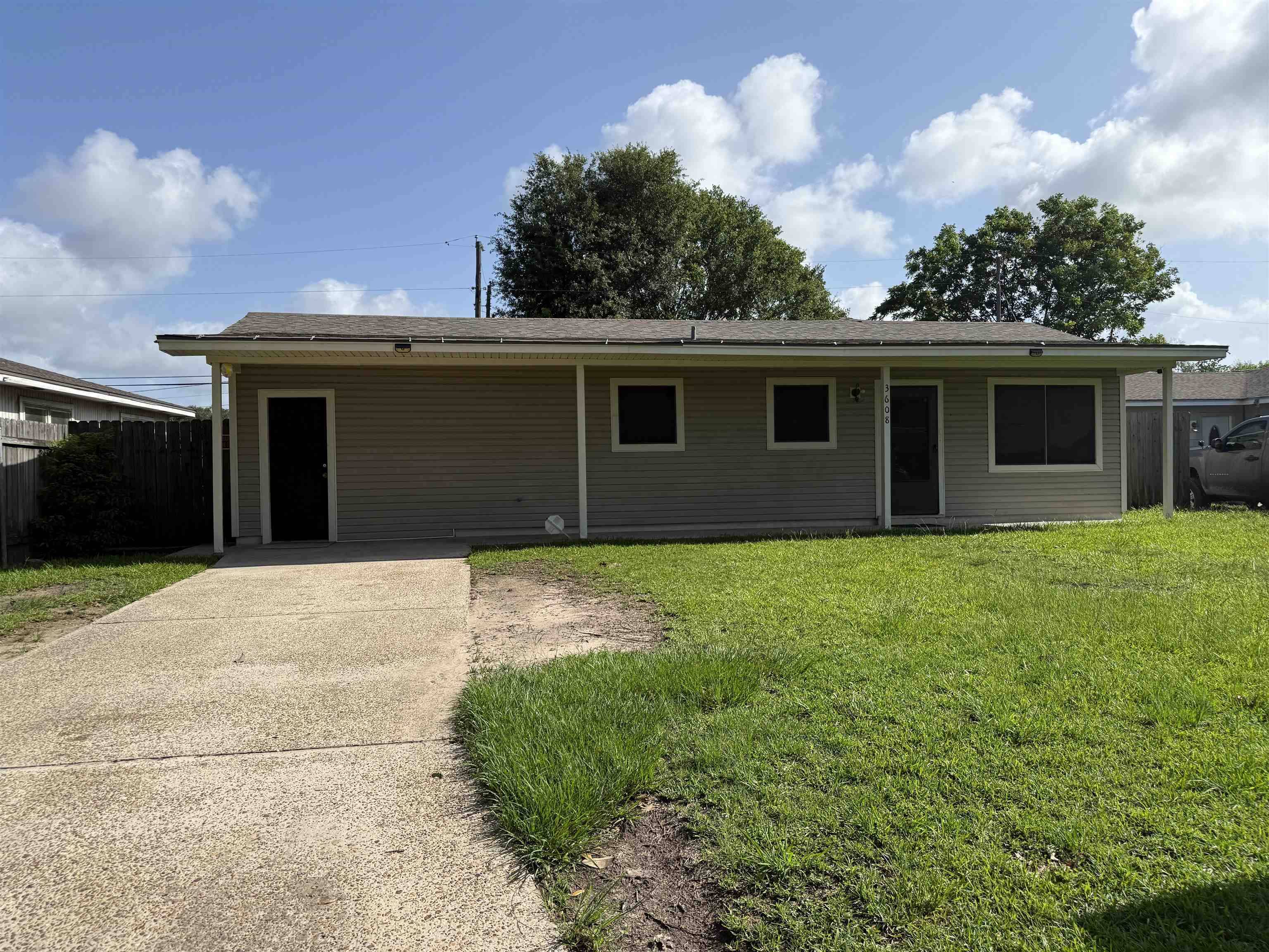 3608 Edgemont Drive, Orange, TX 77630