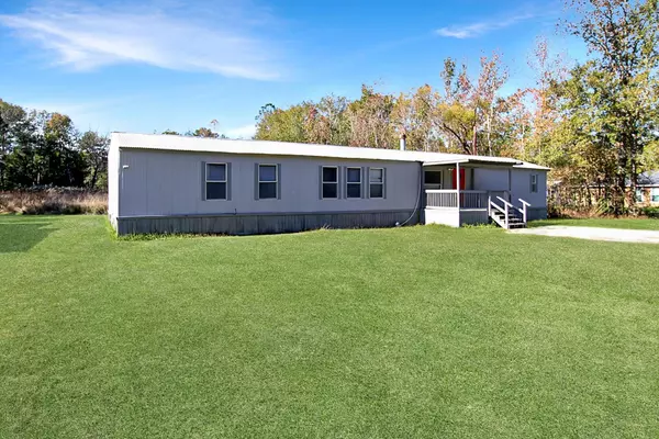 Buna, TX 77612,1003 County Road 725