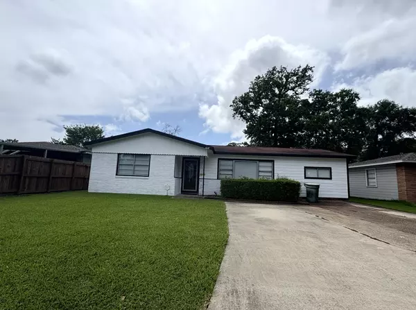 5115 Allen Dr, Beaumont, TX 77708
