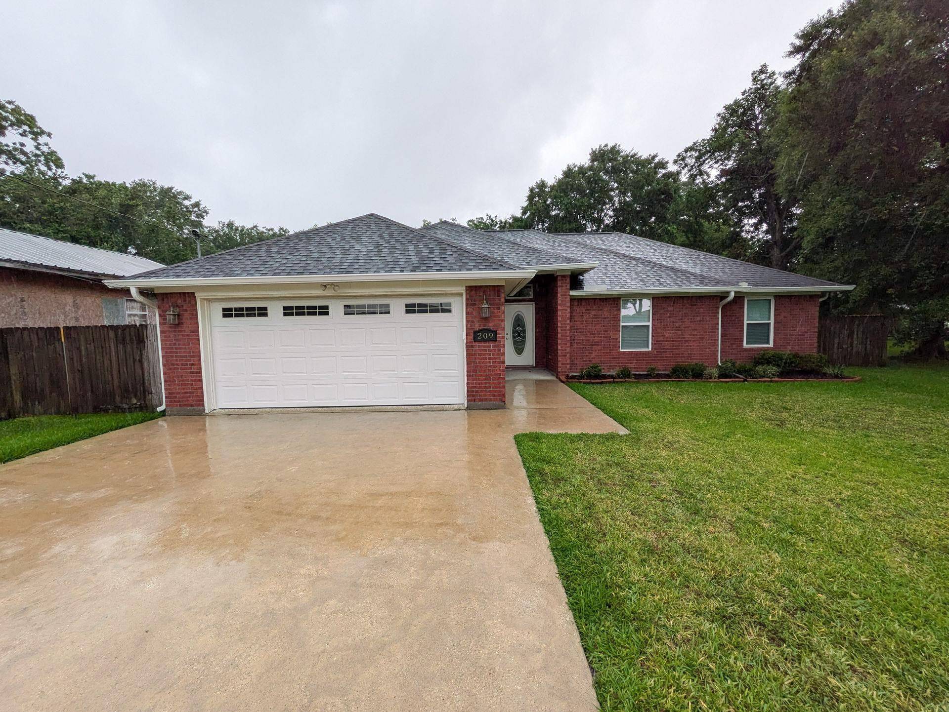 209 E 2nd, Port Neches, TX 77651