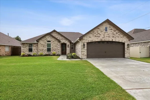 2520 Golden Oak, Orange, TX 77632