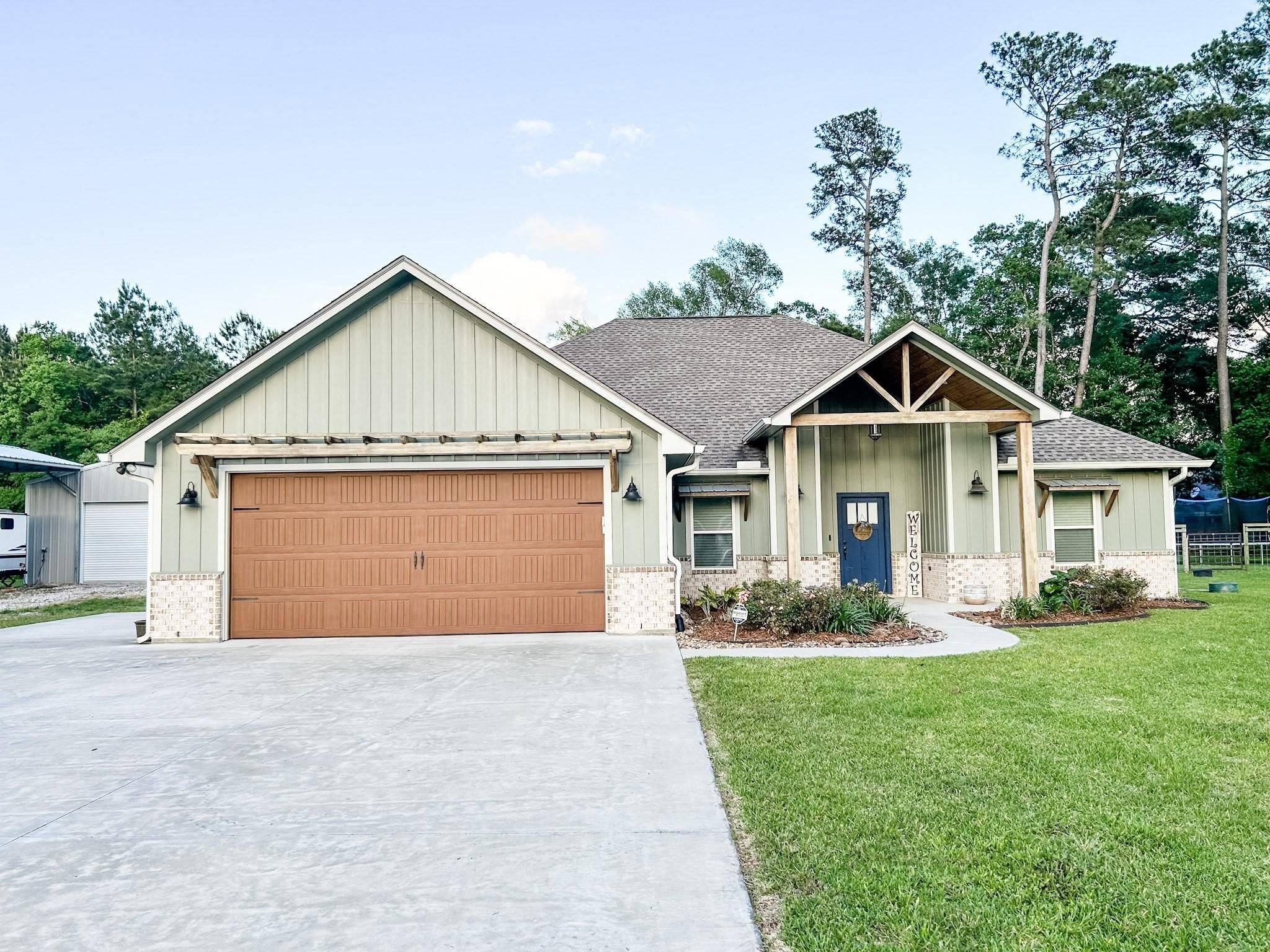 4885 Silver Leaf Dr, Orange, TX 77630-1572