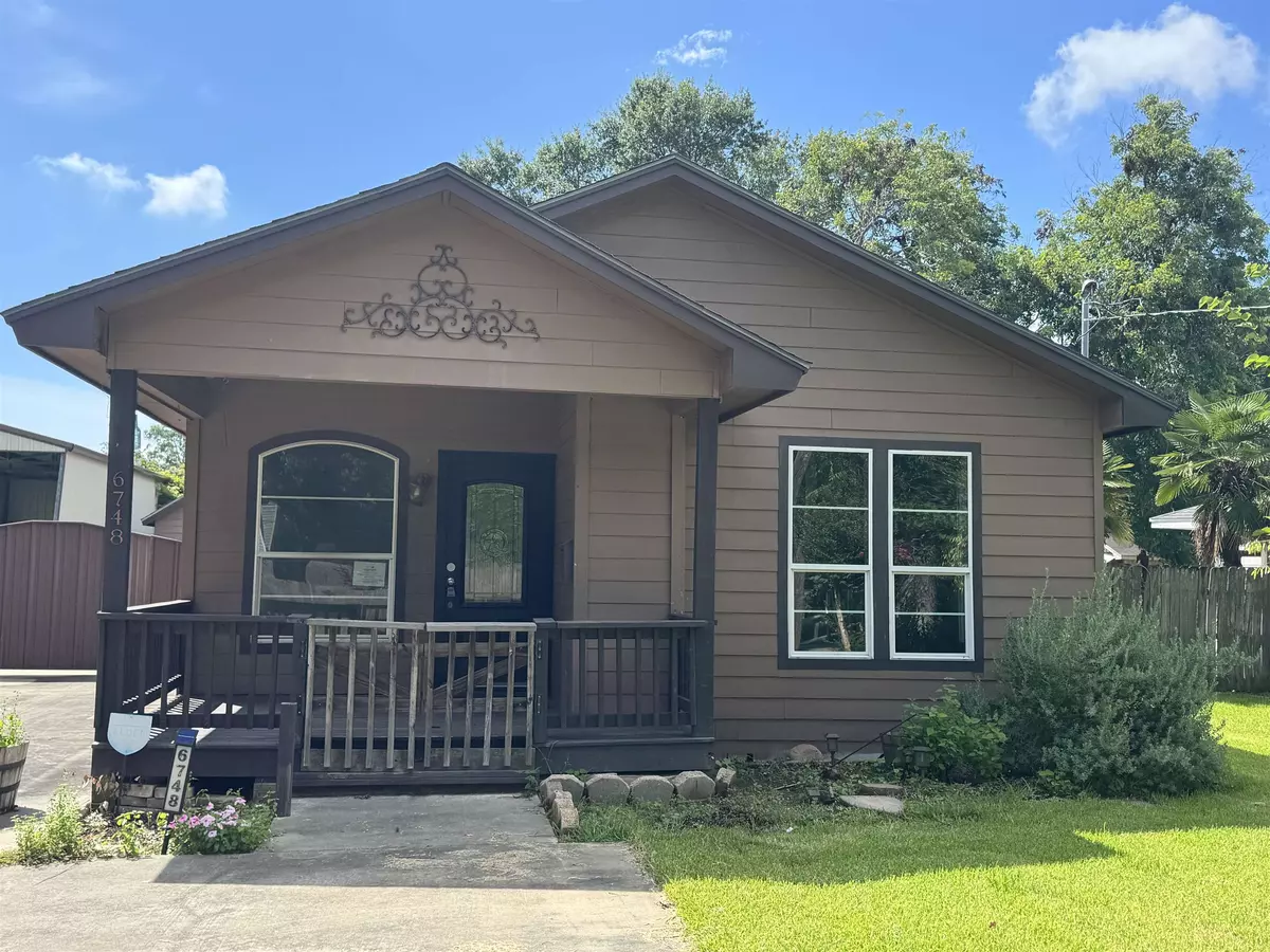 Groves, TX 77619,6748 Jefferson Blvd