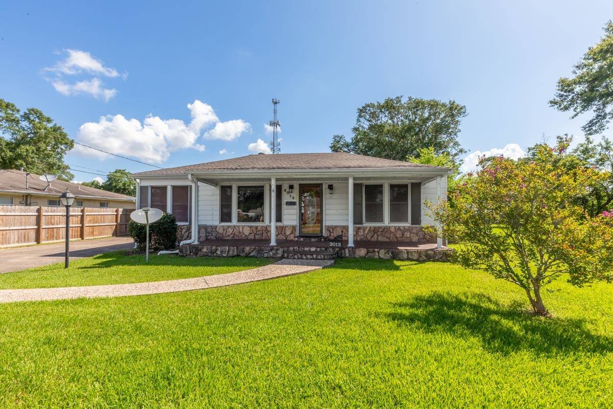 3012 Berry Ave, Groves, TX 77619