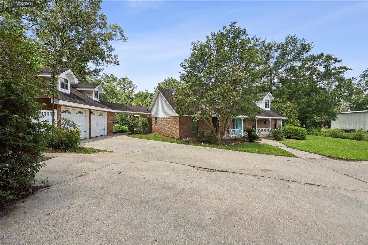 Silsbee, TX 77656,100 Teakwood St
