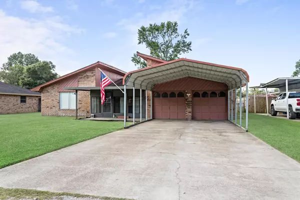15 Finwick Dr, Orange, TX 77632