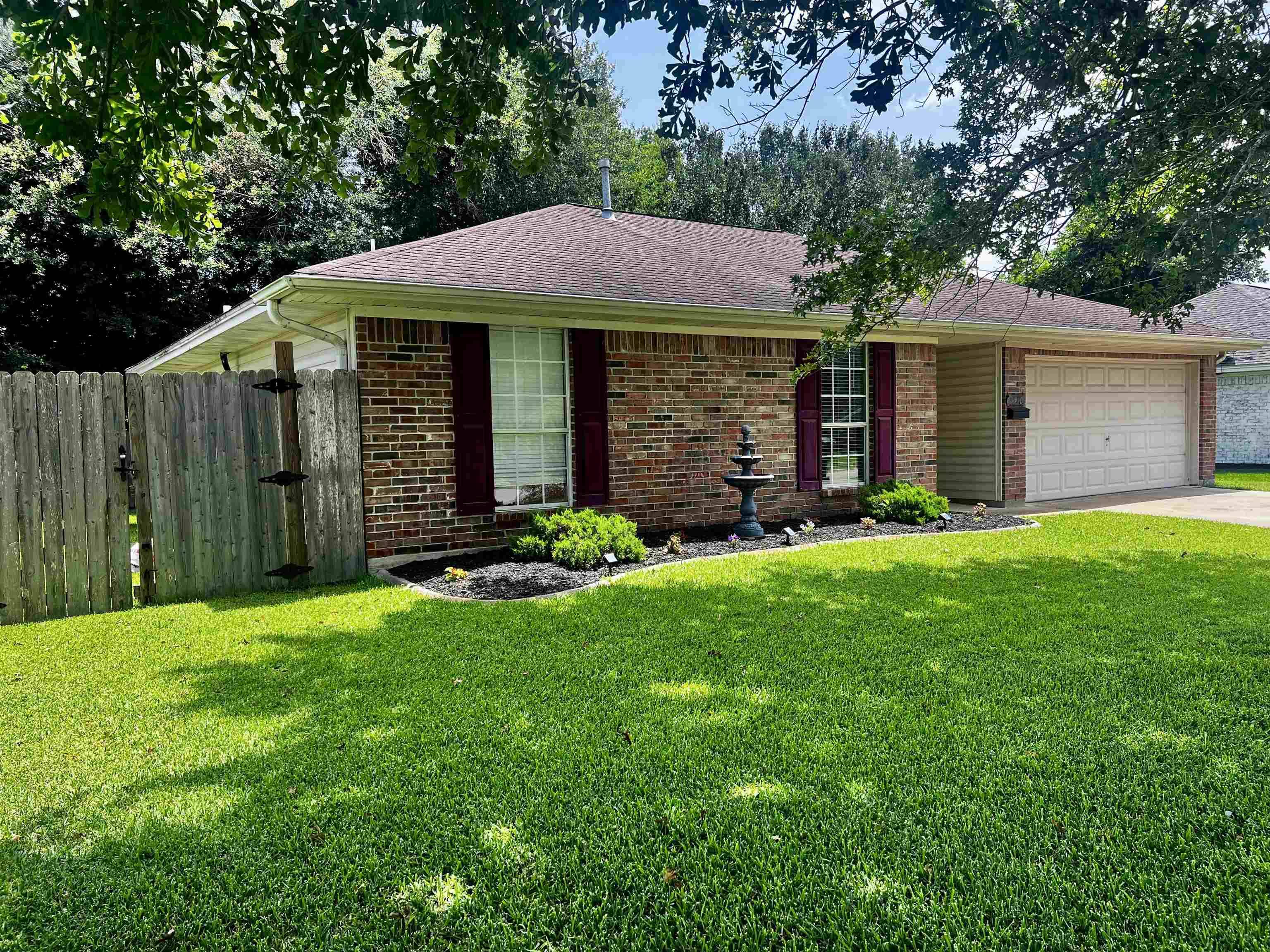 5510 Main Avenue, Groves, TX 77619