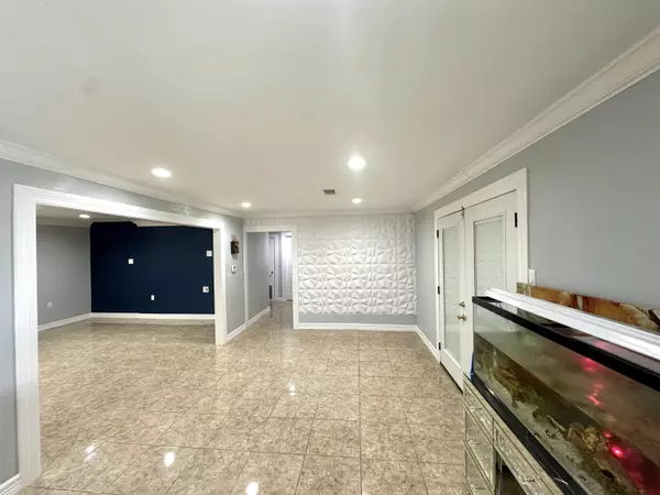 Groves, TX 77619,3049 Canal