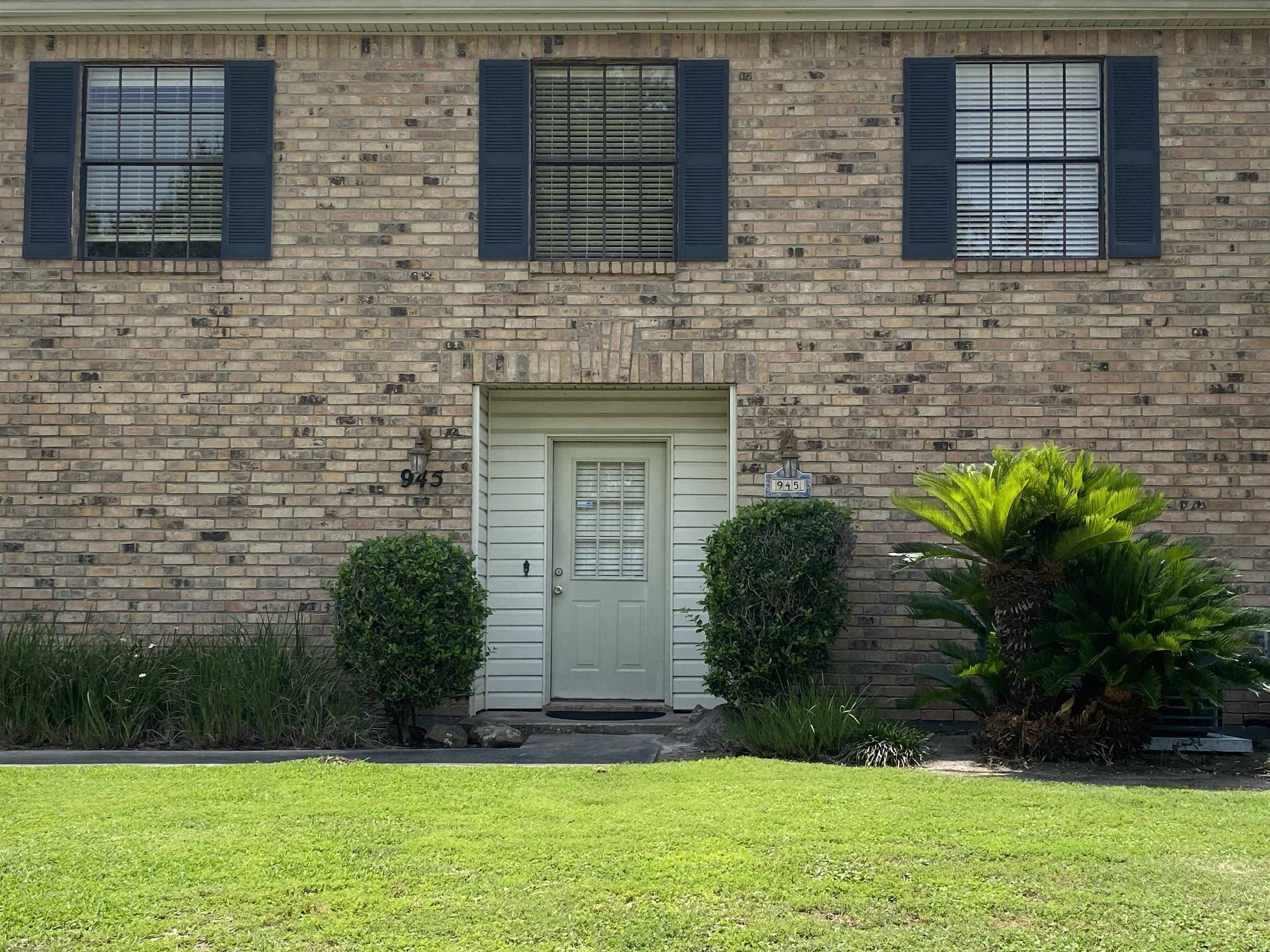 945 Sunmeadow, Beaumont, TX 77706