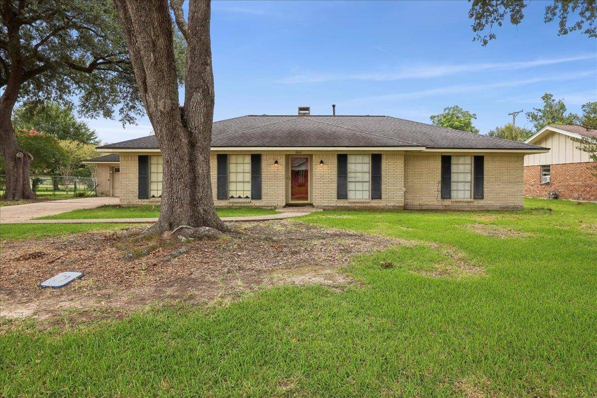 2012 Melwood, Orange, TX 77630