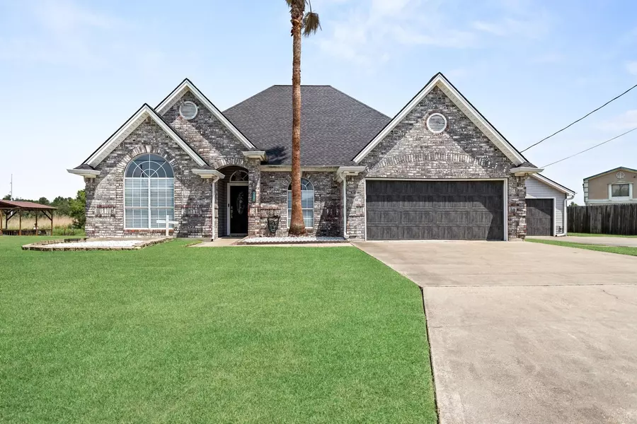 200 SKYLARK AVE, Bridge City, TX 77611