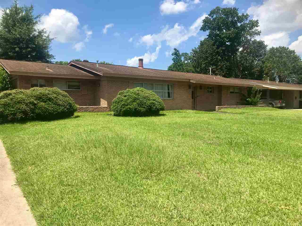 3490 Crestwood Dr, Beaumont, TX 77706