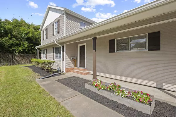 Groves, TX 77619,7048 Washington Street