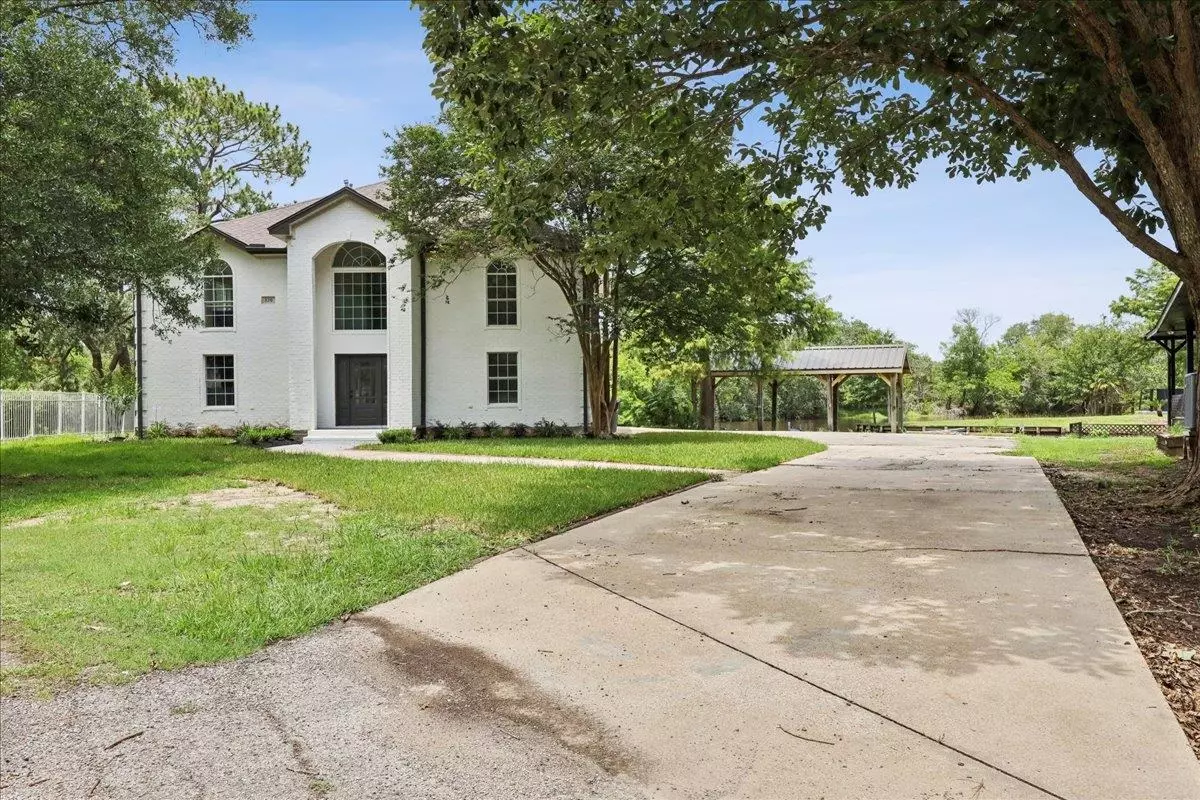 Bridge City, TX 77611,320 Farm Rd.