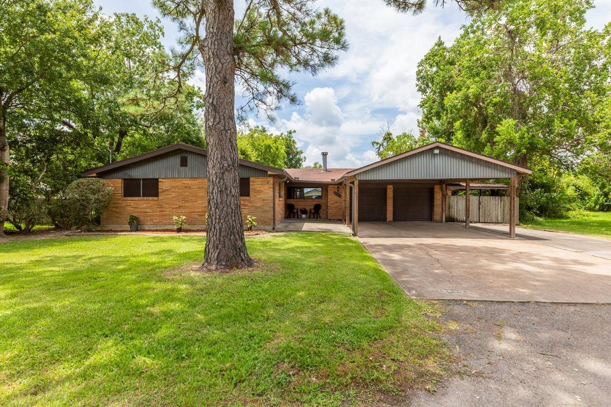 6161 Cove Dr., Groves, TX 77619
