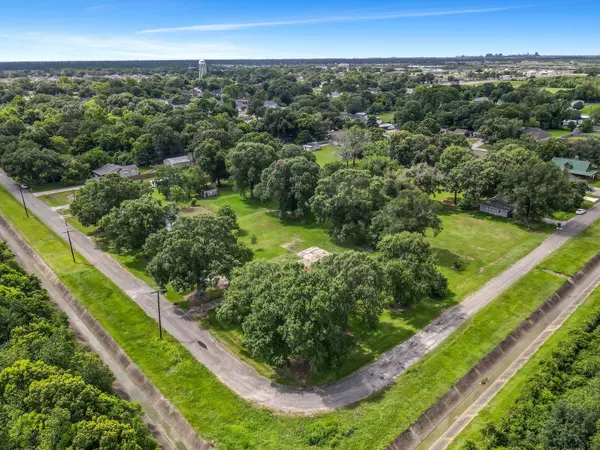 Groves, TX 77619,19E Mockingbird