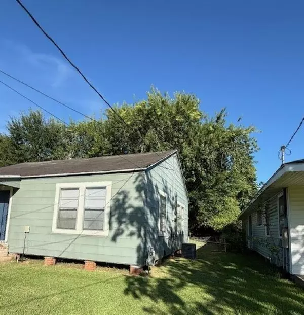 Groves, TX 77619,6416 32nd Street