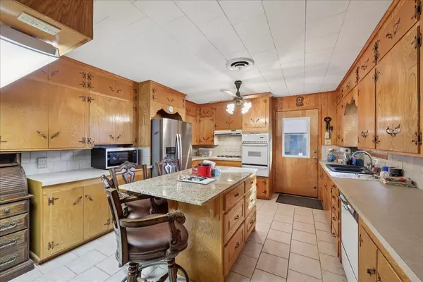 Port Neches, TX 77651,2805 8th St.