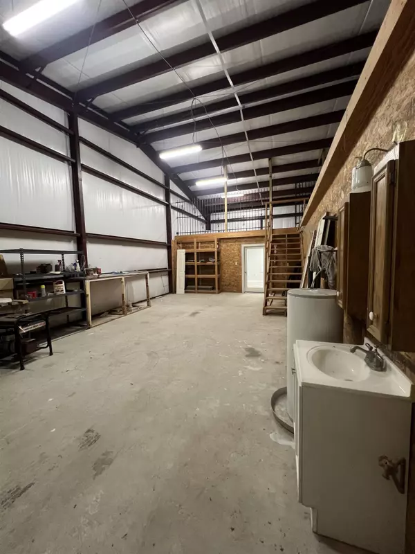 China, TX 77613,445 W Railroad