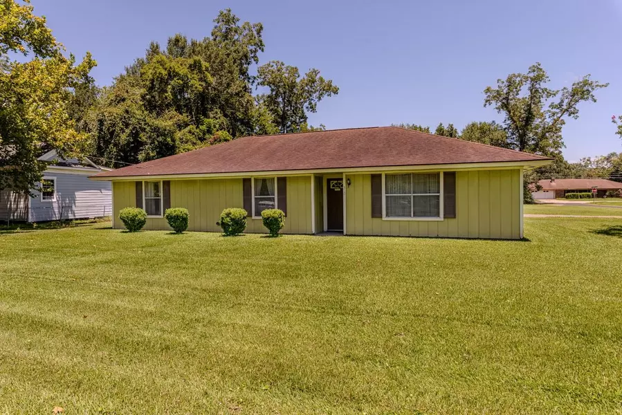 310 W Hartel St., Sour Lake, TX 77659