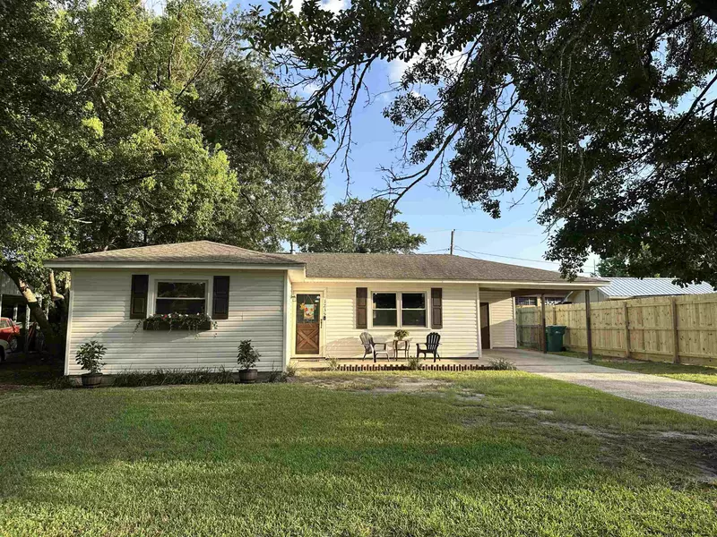 1235 Palm Dr., Orange, TX 77630