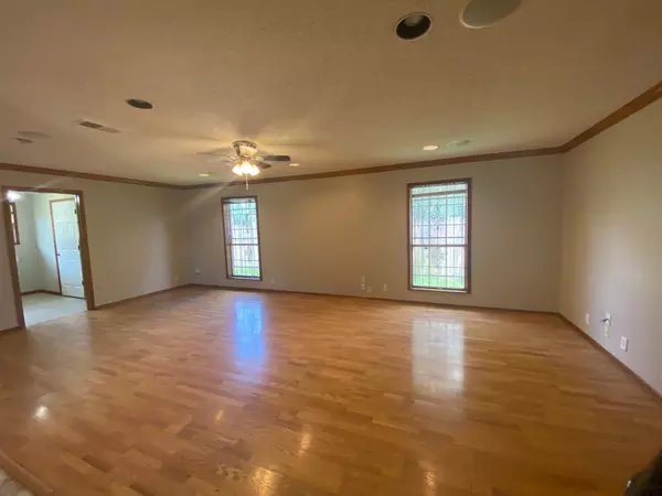 Nederland, TX 77627,3400 Spurlock