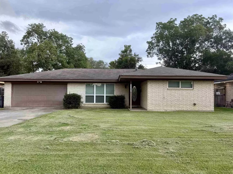 1160 Bernice Ln., Bridge City, TX 77611