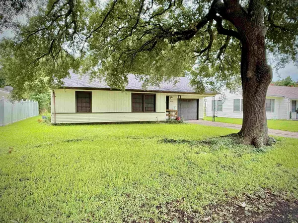 4629 Bellaire Ave, Groves, TX 77619