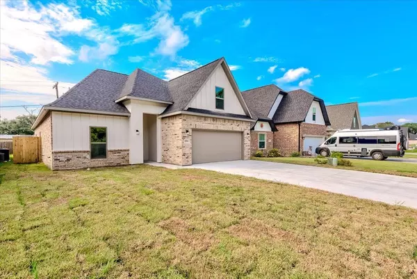 Nederland, TX 77627,2664 Eloise Ct