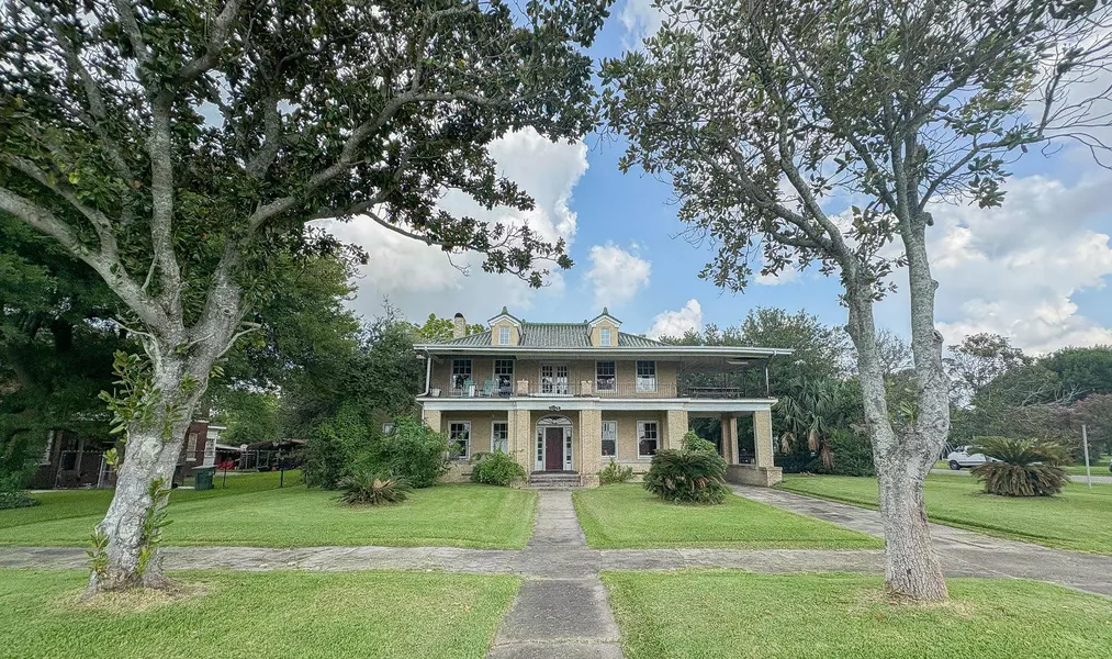 2149 LAKESHORE DR., Port Arthur, TX 77640