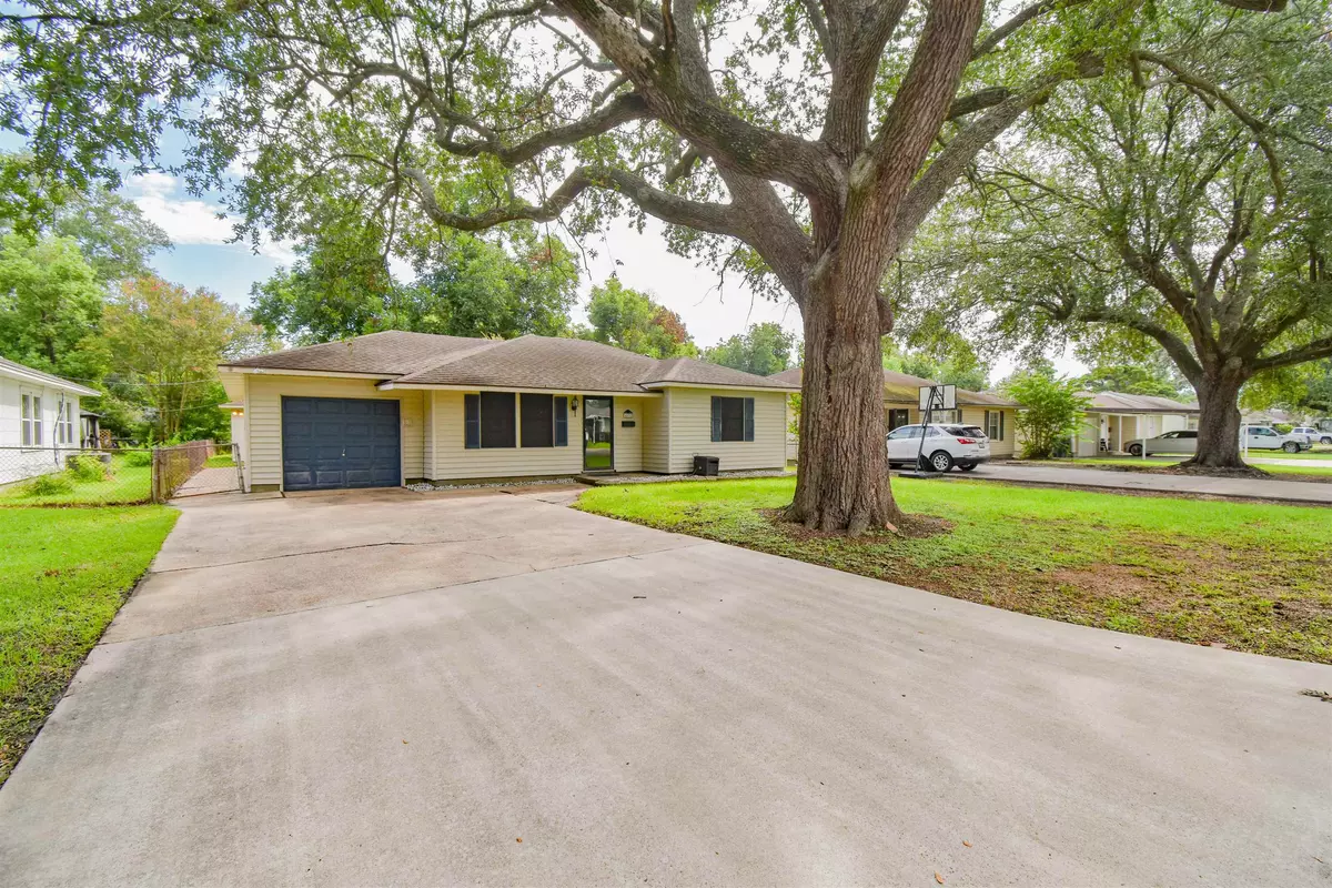 Groves, TX 77619,4532 Lawndale Ave