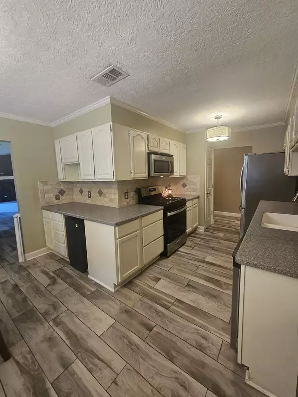 Bridge City, TX 77611,207 Thorn Ridge