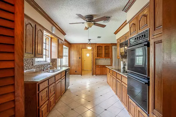 Orange, TX 77630,2812 Fairway