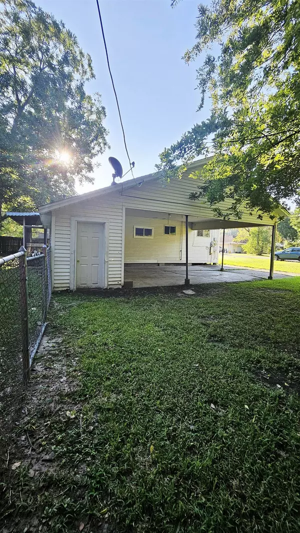 Sour Lake, TX 77659,140 W Hooks