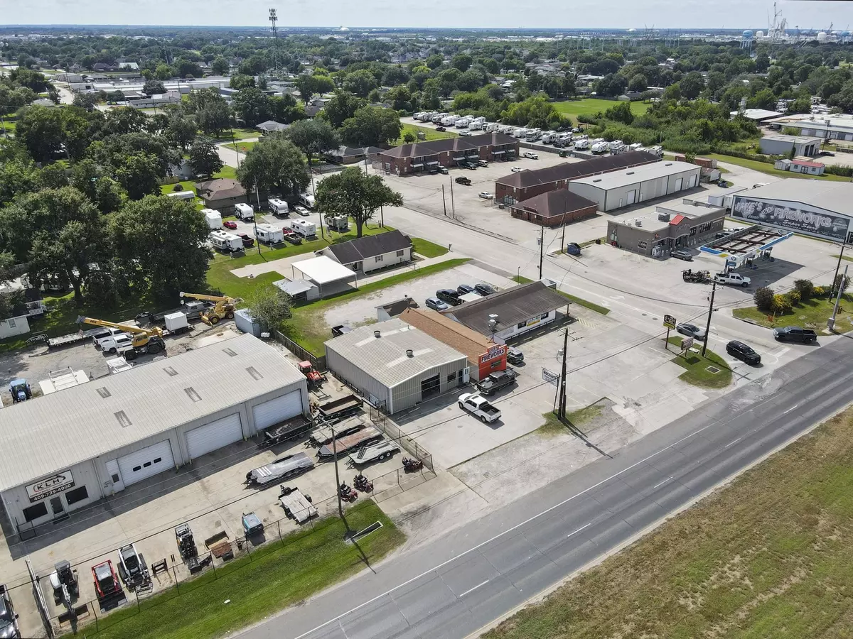 Nederland, TX 77627,2495 Twin City Highway