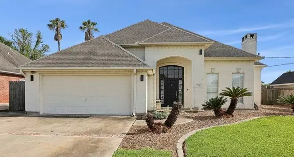 211 Skylark Ave, Bridge City, TX 77611