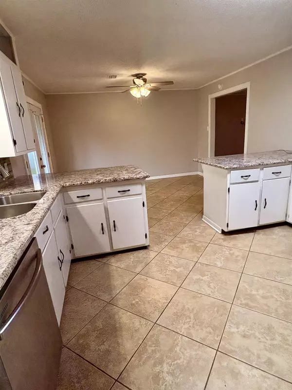 Port Neches, TX 77651-0000,406 Caroline Drive