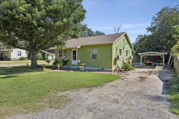 Orange, TX 77630,2214 8th St